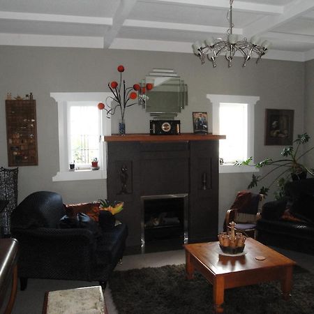 English Tudor House Hamilton Bagian luar foto