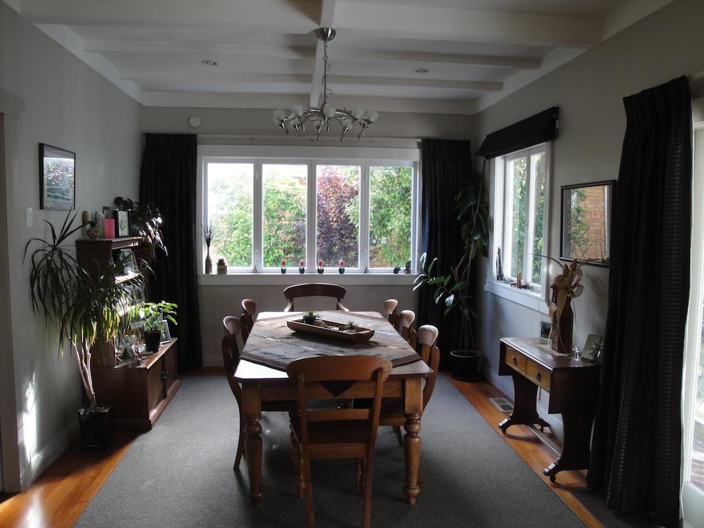 English Tudor House Hamilton Ruang foto